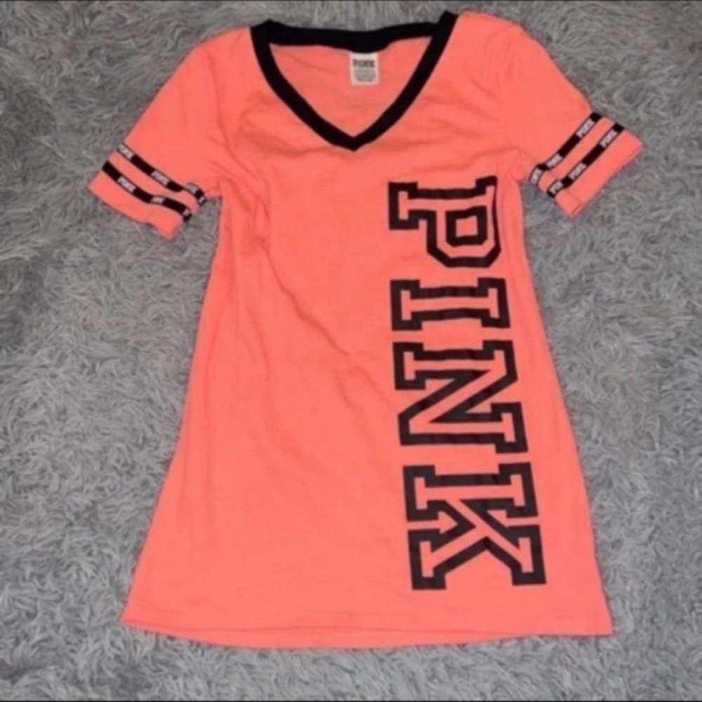 PINK V-neck Tee